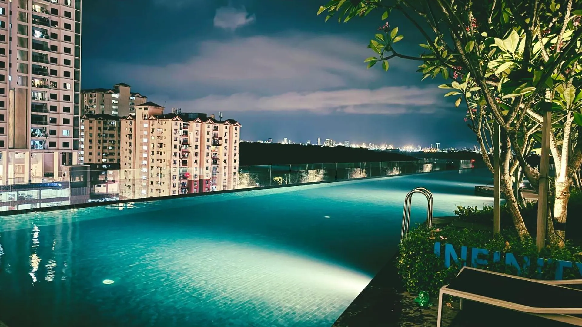 View Of Whole Georgetown Sea&City View 3Br-12Pax Jelutong Malaysia