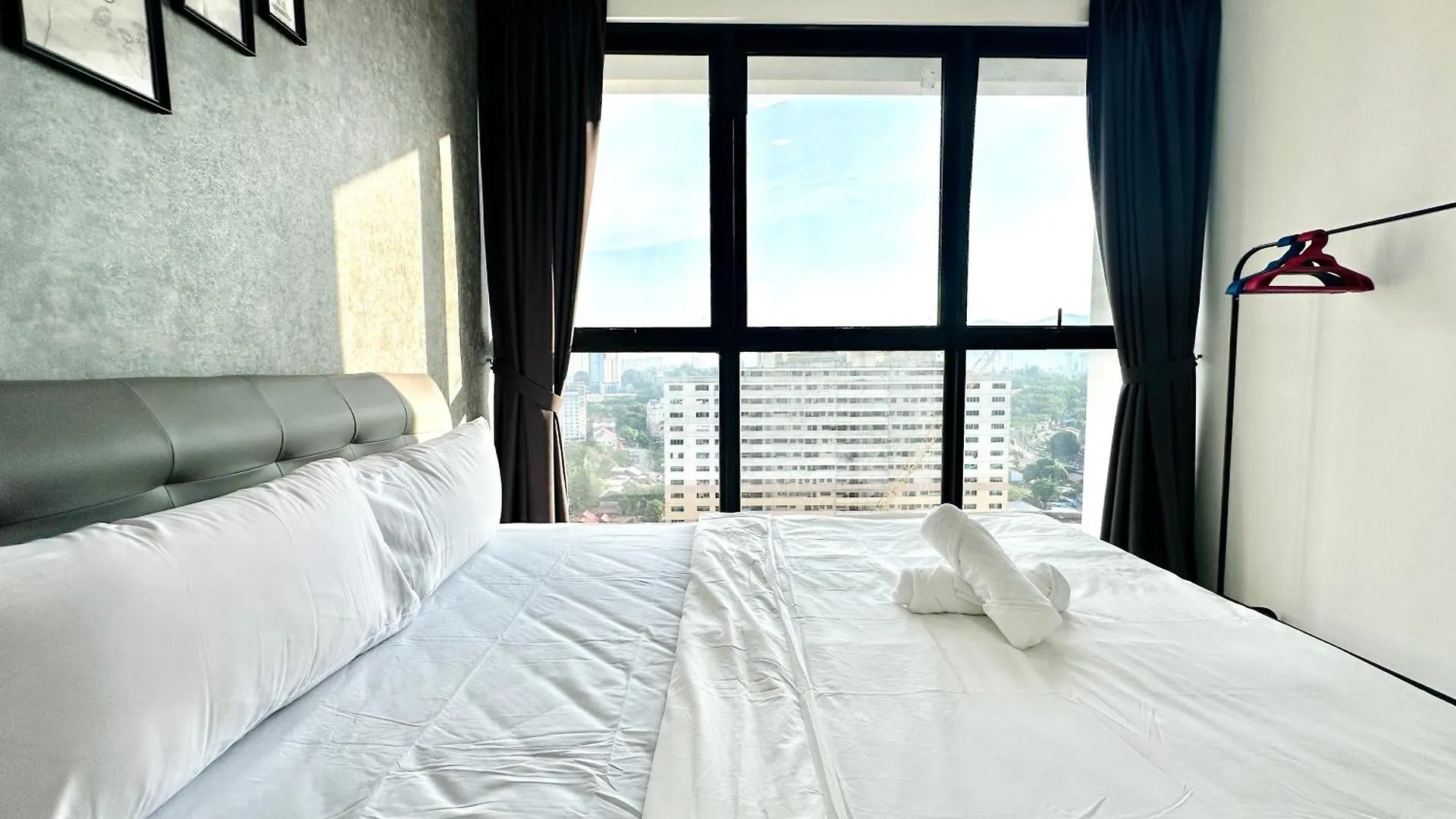 View Of Whole Georgetown Sea&City View 3Br-12Pax Jelutong Apartman